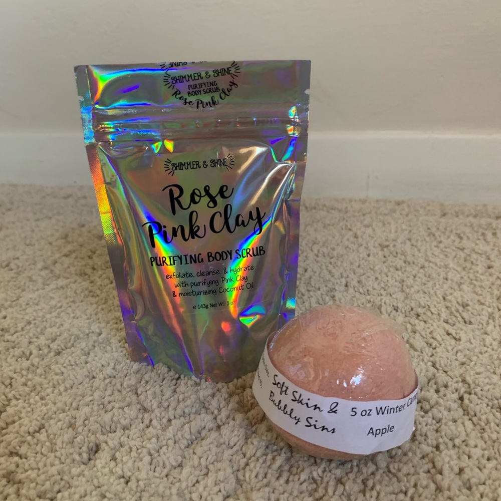 Body Scrub & Bath Bomb set